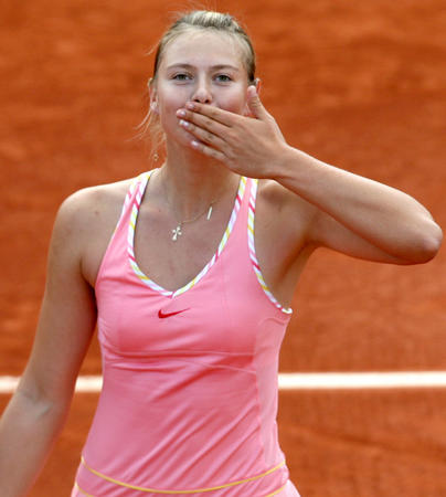 开云体育-莎拉波娃回归赛场，精彩发挥首场状态亮眼，塞尔维亚队观众沸腾！的简单介绍