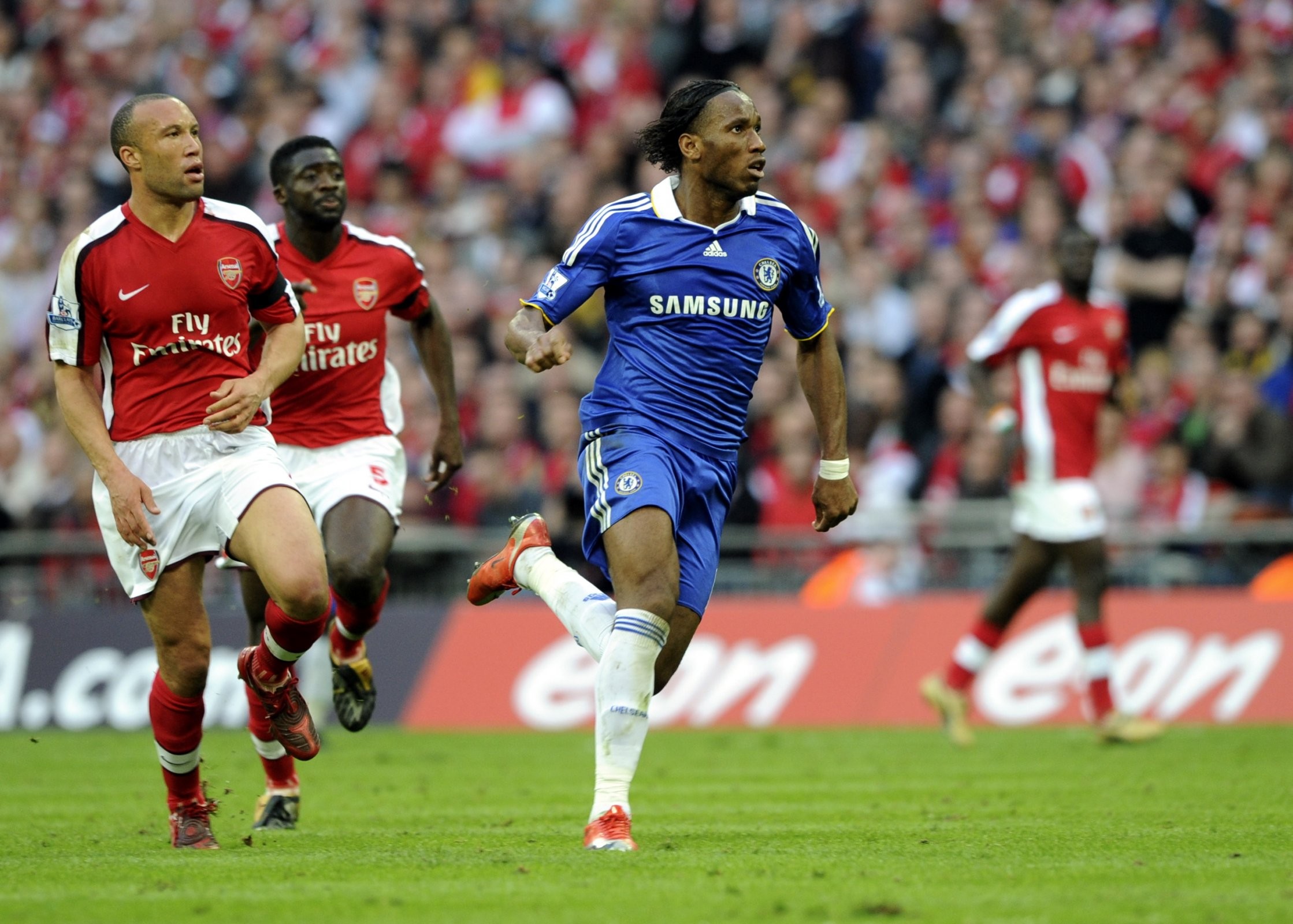 开云体育-关于德罗巴回归赛场，连败首场状态亮眼，雄鹿观众沸腾！的信息