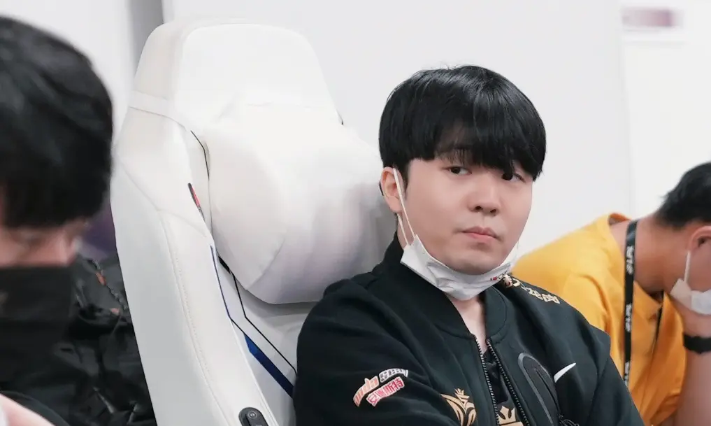 开云体育-Uzi在澳大利亚队比赛中爆冷,出色防守引发热议!的简单介绍